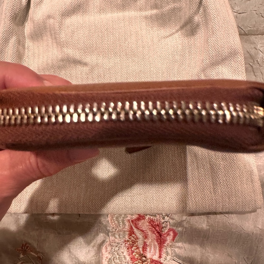 Gucci Brown Leather Zip Around Wallet with Tassel - Picture 6 of 12
